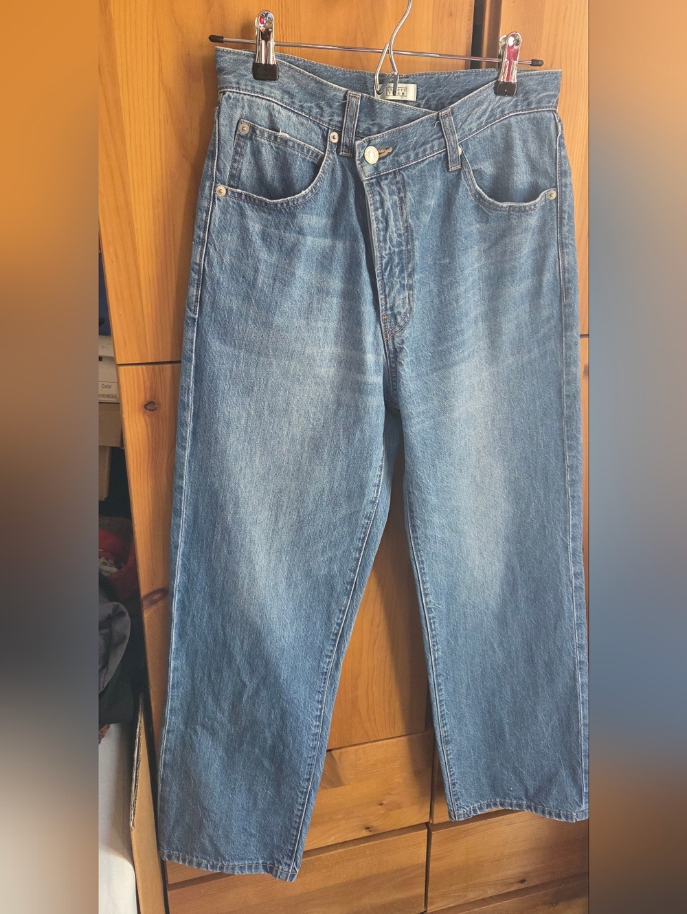 Lowry's Farm Women's Lighter Wash Cross Waist Straight Leg Jeans Size Medium/28